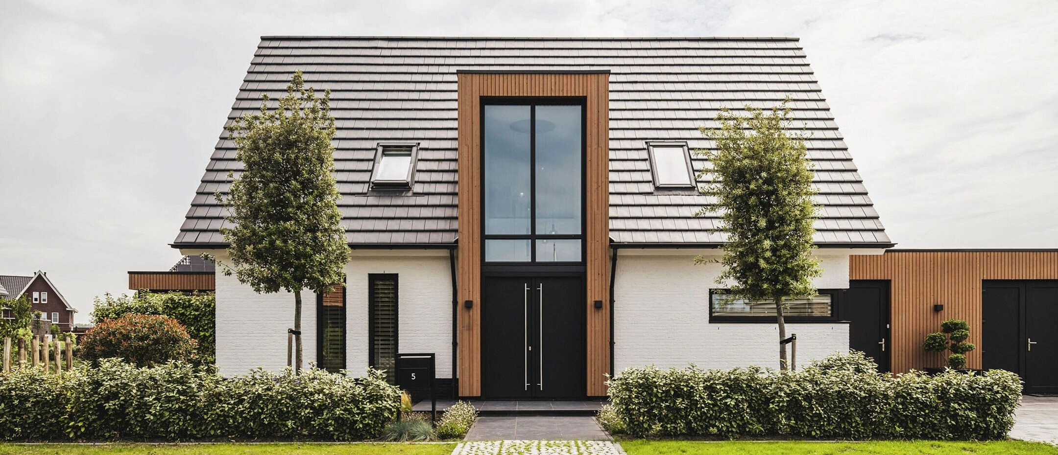 Woning met houten kozijnen en deuren